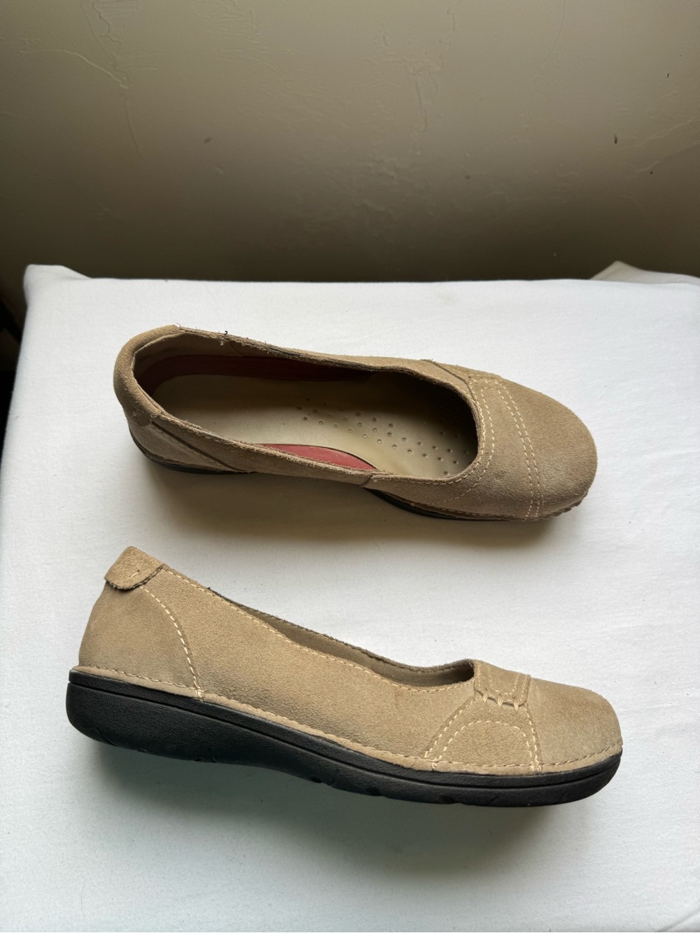 Y2K Reclaimed Vintage taupe suede comfort flats, earthy neutral vibe 🤎 Size 8.5